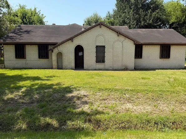 550 E Melville Dr, Crosby, TX 77532