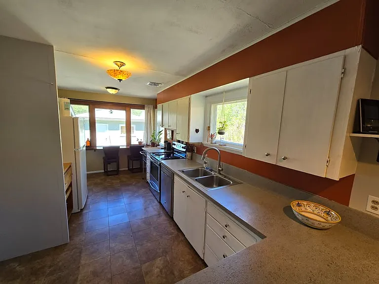 610 S Ave E — Photo 10