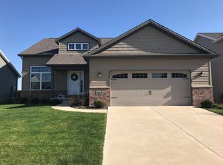 57 Dry Sage Cir, Bloomington, IL 61705
