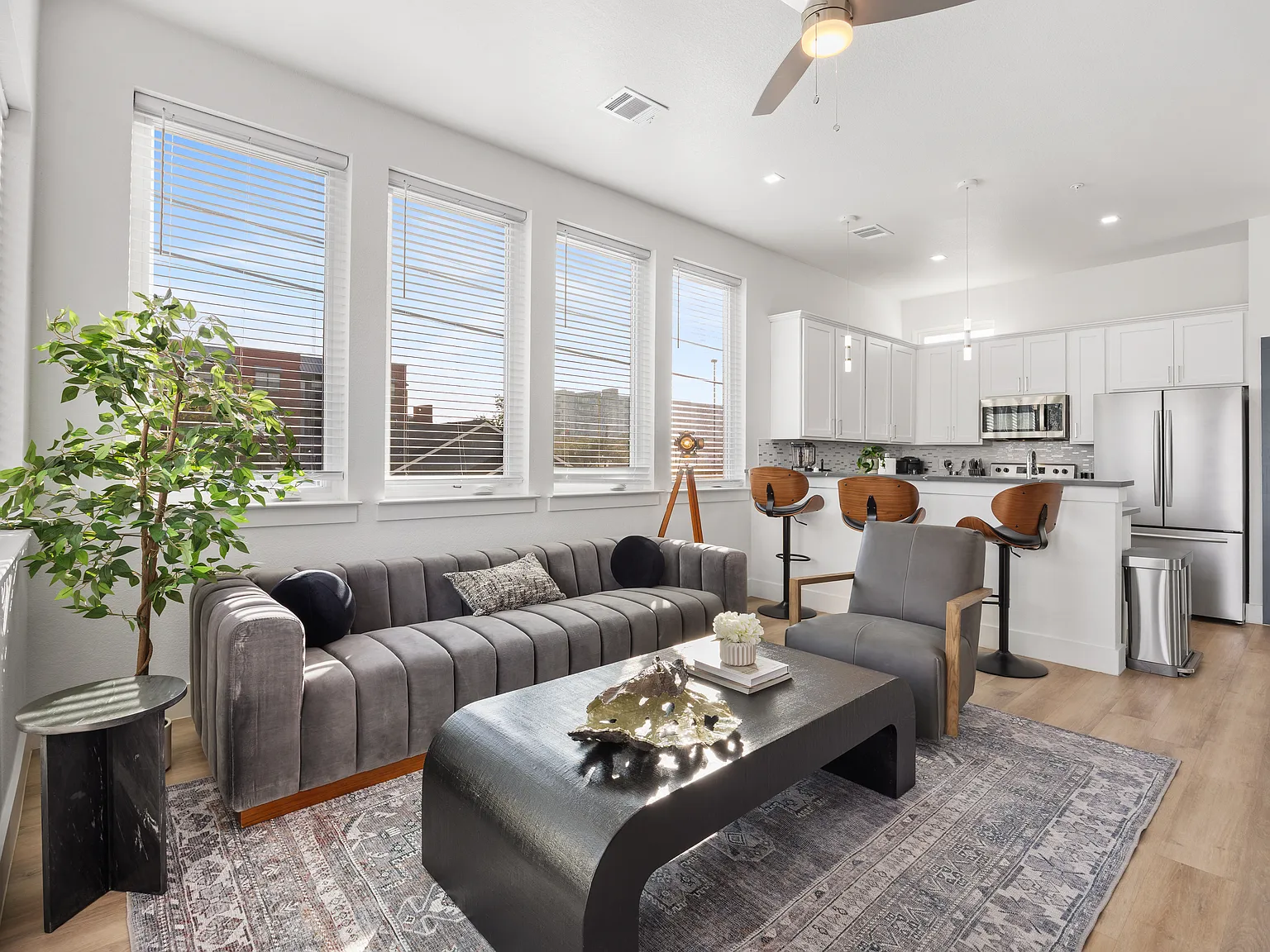 2 bed, 2.5 bath, 1490 sqft, $3,800 — Photo 2