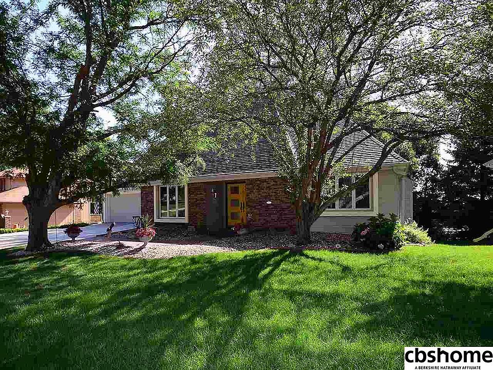 1st image of 1025 N 145th Cir