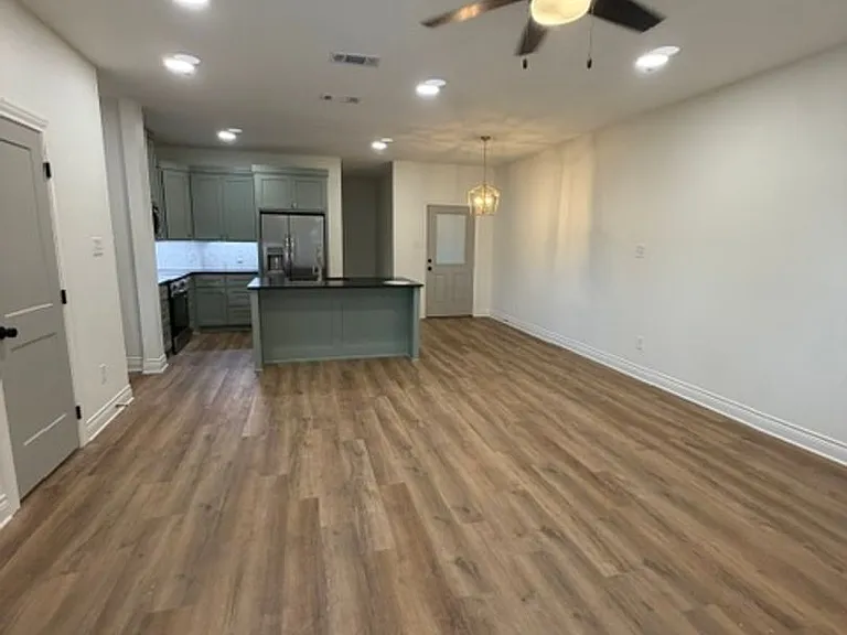 303 Live Oak St — Photo 24