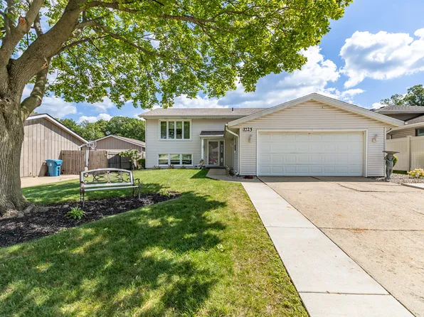 1725 Selo Dr, Schererville, IN 46375