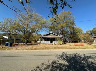 1305 S 5th Ave, Denison, TX 75021