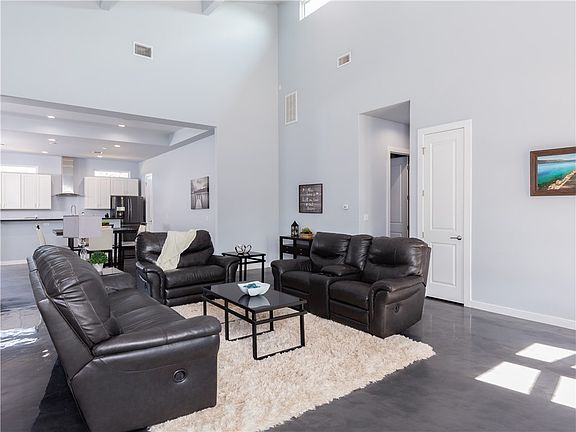 4th image of 6703 Avenida Ann Dr