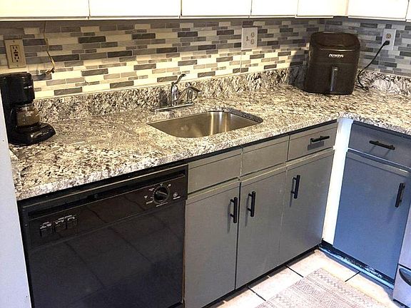 3rd image of 1302 Diamond Dr
