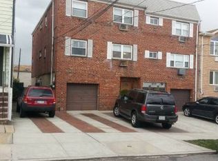 5226 69th Pl, Maspeth, NY 11378
