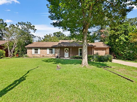 2nd image of 2315 Cumberland Dr