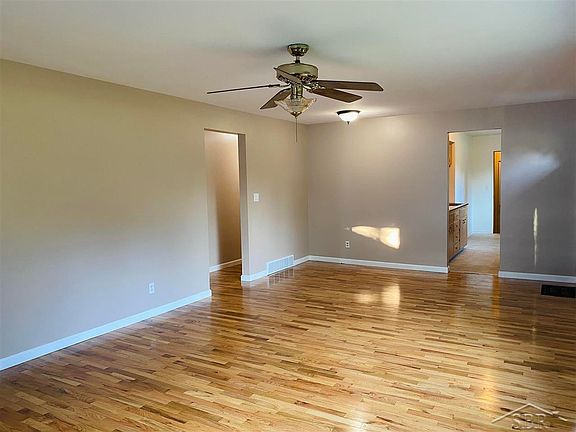 4th image of 2315 Kansas Ave