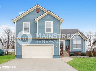 1005 Colonial Dr, Pleasant Hill, MO 64080