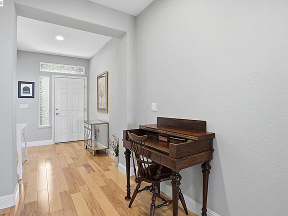 5th image of 1048 Diamante Dr