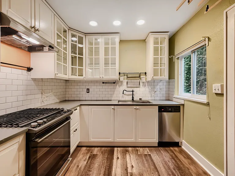 909 NE Brazee St #11 — Photo 8
