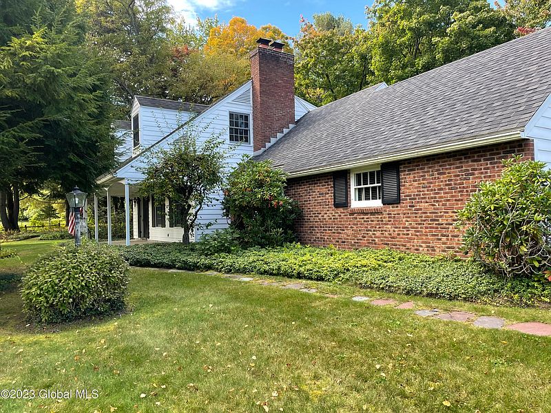 3rd image of 103 Woodlawn Drive