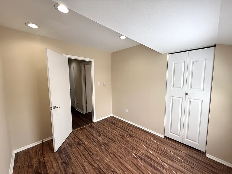 521 W Loch Lomond Dr — Photo 16