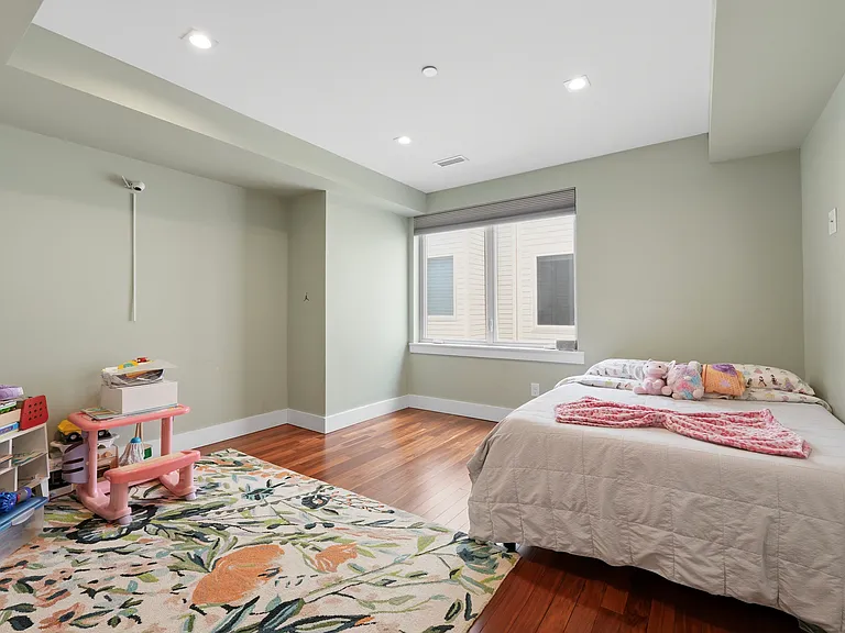 1302 S 20th St — Photo 18