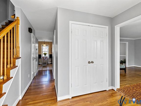 2nd image of 805 Farnwood Dr