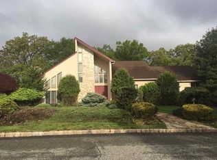 180 Eileen Dr, Cedar Grove, NJ 07009