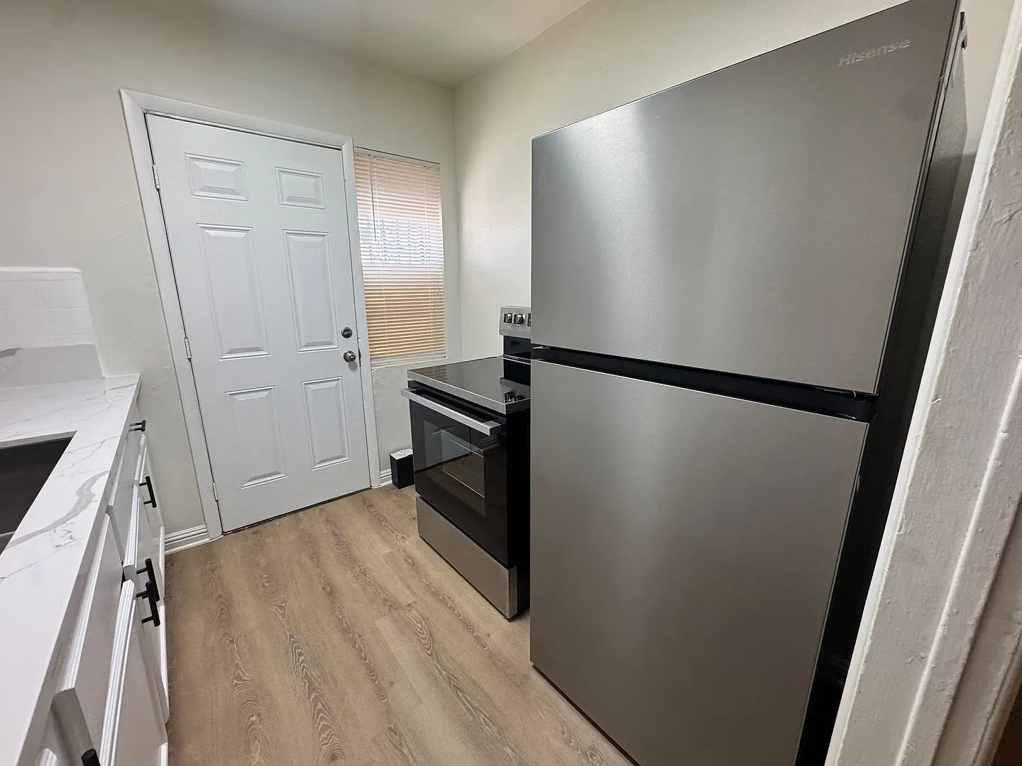 1109 Hillside Place — Photo 4