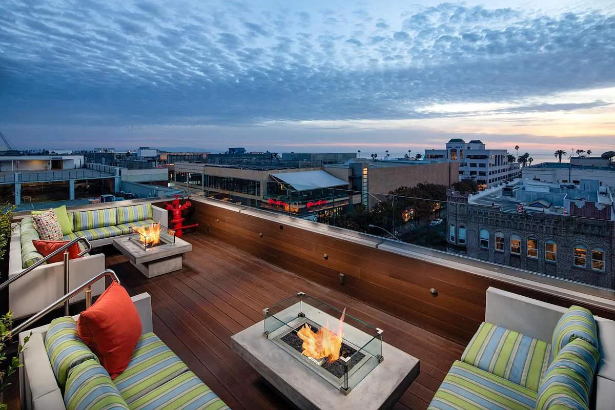 Residences on 3rd Street Promenade — Photo 1