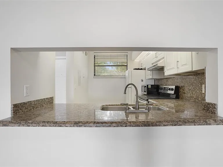 109 Lake Emerald Dr #110 — Photo 8