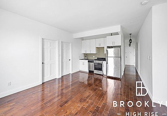 5th image of 161 Vernon Ave APT 1D