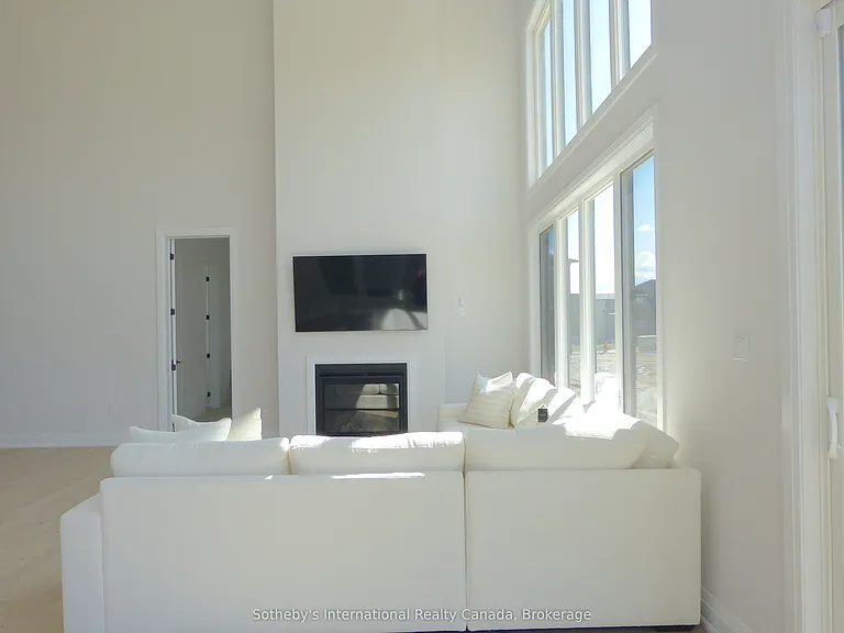 102 Sladden Ct — Photo 5