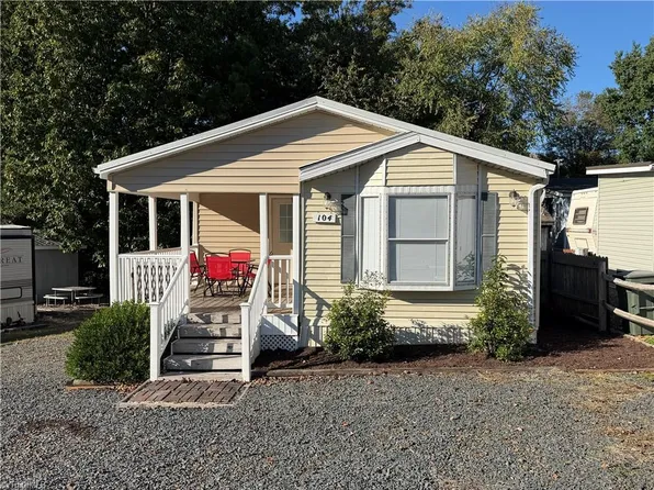 104 Hummingbird Cir, New London, NC 28127