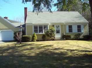 31 Applegate Ln, Falmouth, ME 04105
