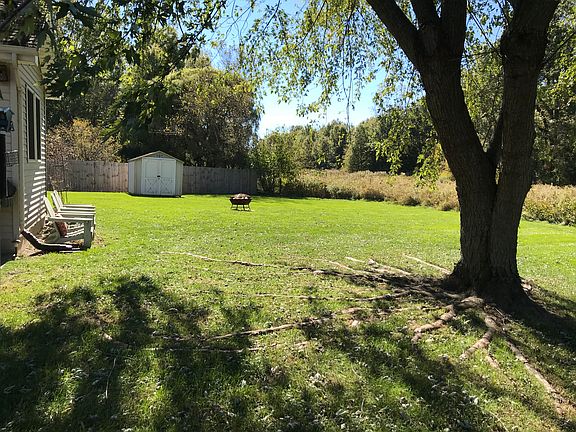 5th image of 1051 Essex Dr