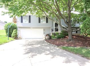 9 Windgate Ct, Streamwood, IL 60107
