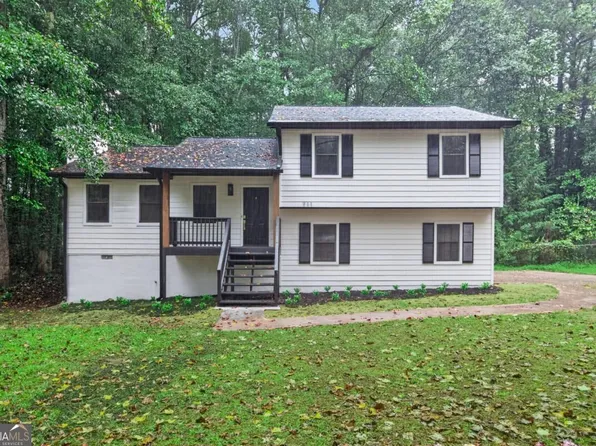 711 Mary Erna Dr, Fairburn, GA 30213