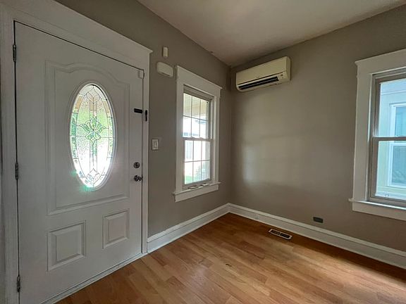 2nd image of 1526 E Corrington Ave