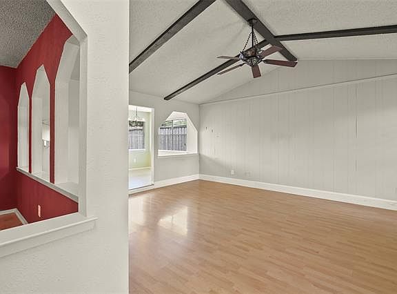 3rd image of 2705 Laurel Ln