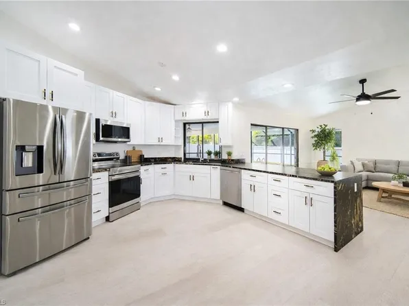 10731 Regent CIR, NAPLES, FL 34109