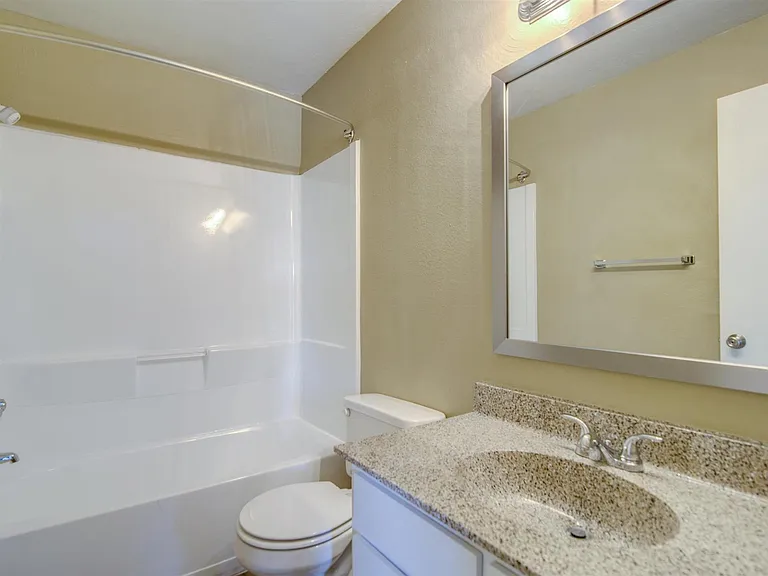 Spring Hill Village Apartments — Photo 10