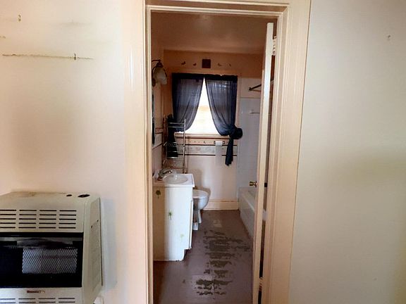 5th image of 1503 E Elm Street