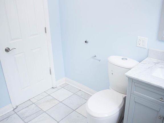 4th image of 8329 S Ingleside Ave #1