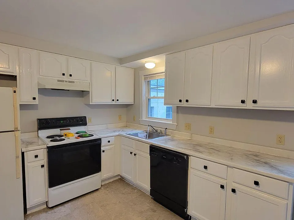 280 Main St #4