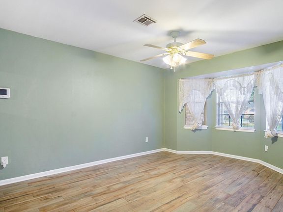 5th image of 522 Moody Ave