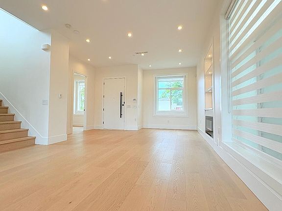 4th image of 2026 E 32nd Ave