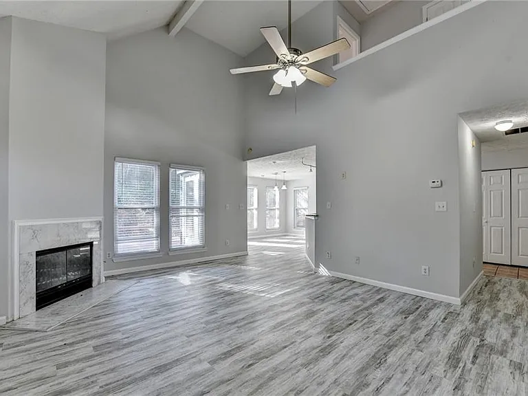 1112 Ashbury Dr — Photo 6