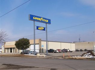 820 33rd Ave SW, Cedar Rapids, IA 52404