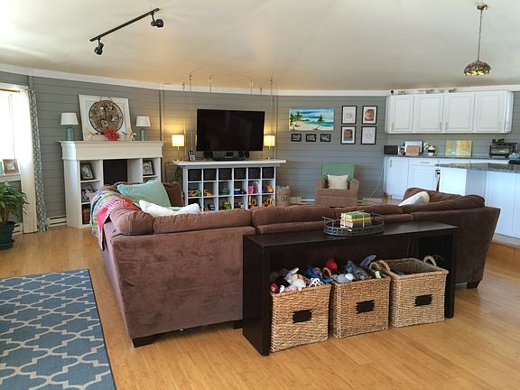 3rd image of 10 Desiree Ln