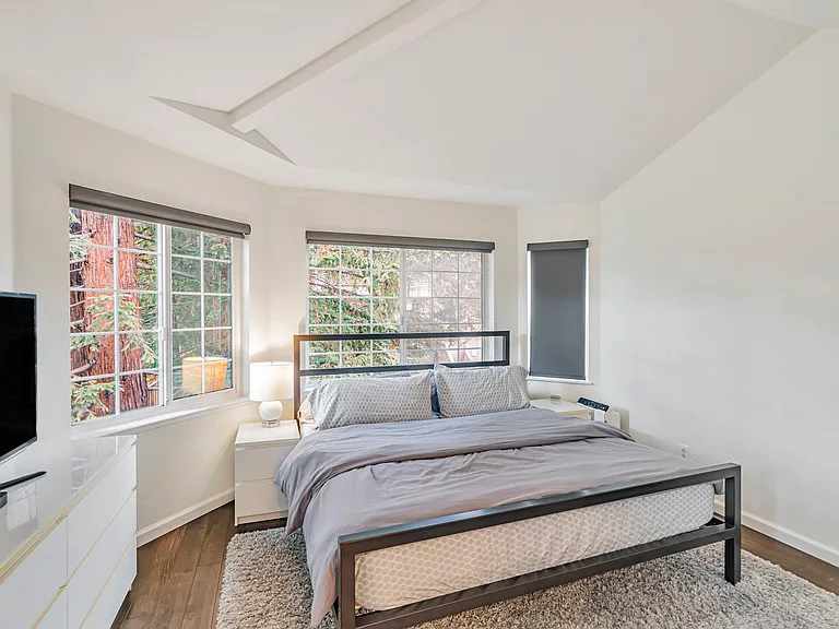 744 Northrup St — Photo 33