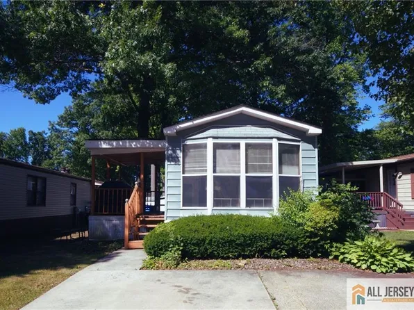 30 Dickens Rd, North Brunswick, NJ 08902