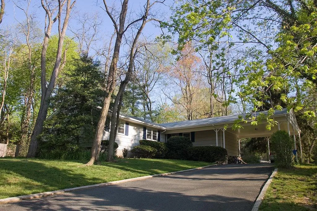 28 Mason Dr photo 1