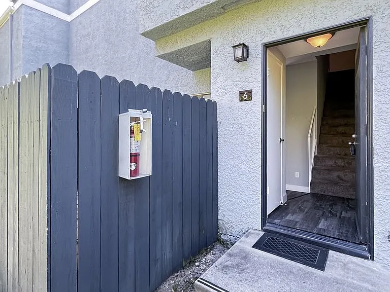 9939 Topanga Canyon Blvd — Photo 2