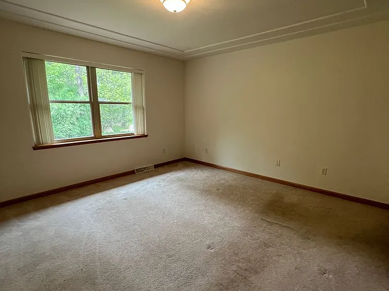137 E Charles St — Photo 11