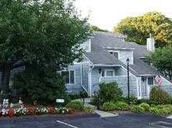 602 Golf Dr, East Haven, CT 06512