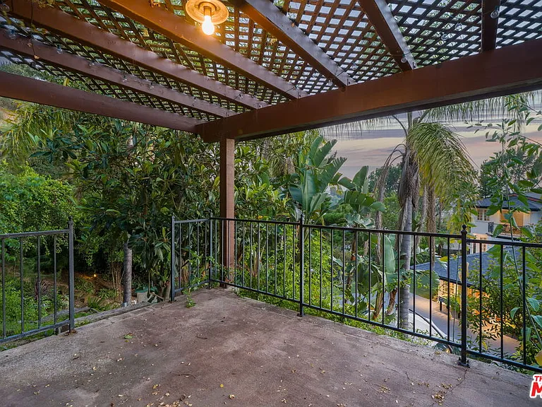 9023 Alto Cedro Dr — Photo 58